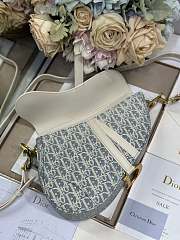 Colestore Dior Medium Soft Saddle Bag with Strap Blue Dior Oblique Chambray with Raffia Effect and Light Biscuit Smooth Calfskin 24 x 20 x 7 cm - 2