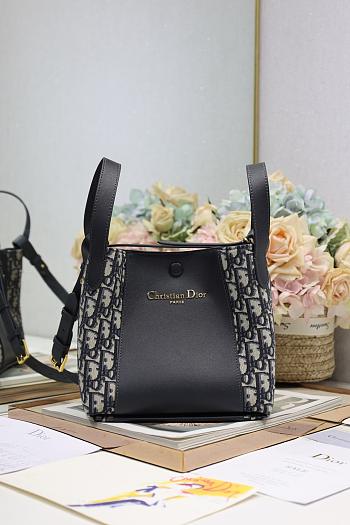 Colestore Dior Small Signature Bucket Bag Blue Dior Oblique Jacquard and Smooth Calfskin 21×19×11cm