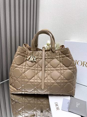 Colestore Dior Large Dior Toujours Bag Medium Tan Macrocannage Calfskin  37 x 27 x 21 cm