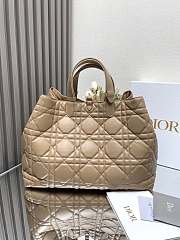 Colestore Dior Large Dior Toujours Bag Medium Tan Macrocannage Calfskin  37 x 27 x 21 cm - 6