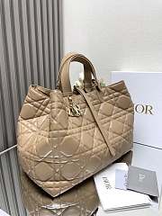 Colestore Dior Large Dior Toujours Bag Medium Tan Macrocannage Calfskin  37 x 27 x 21 cm - 4