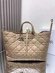 Colestore Dior Large Dior Toujours Bag Medium Tan Macrocannage Calfskin  37 x 27 x 21 cm - 5