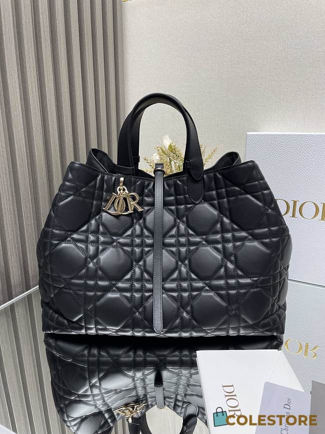 Colestore Dior Large Dior Toujours Bag Black Macrocannage Calfskin  37 x 27 x 21 cm - 1
