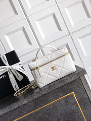 Colestore Chanel Vanity with Chain Grained Shiny Calfskin & Gold-Tone Metal White 17x19.5x5cm - 1