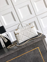Colestore Chanel Vanity with Chain Grained Shiny Calfskin & Gold-Tone Metal White 17x19.5x5cm - 4