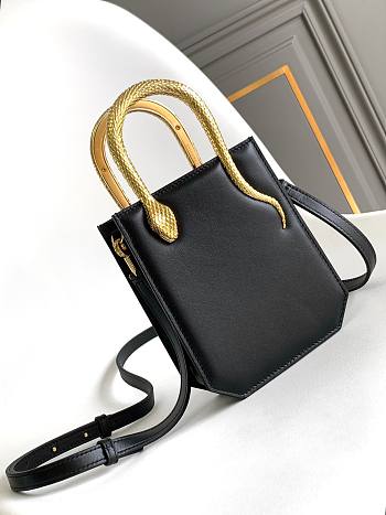 Colestore Bulgari Black Calf leather Serpentine Tote 13 x 17.5 x 5.5 cm