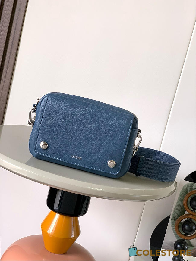 Colestore Loewe Small Pebble Messenger Bag in Supple Grained Calfskin Blue 20x12.5x6cm - 1