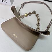 Colestore Loewe Bolsa Ola Média Com Corrente Neutral 26x18x13cm - 4