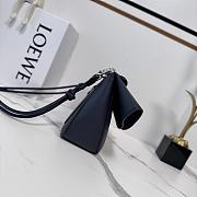 	 Colestore Loewe Bolsa Ola Média Com Corrente Navy 26x18x13cm - 4