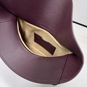 	 Colestore Loewe Bolsa Ola Média Com Corrente Burgundy 26x18x13cm - 4