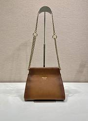 Colestore Prada Mini sac Prada Enchaîné en cuir Cognac 22x18x11.5cm - 1