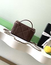 Colestore Chanel Vanity with Chain Grained Shiny Calfskin & Gold-Tone Metal Dark Brown 17x19.5x5cm - 4