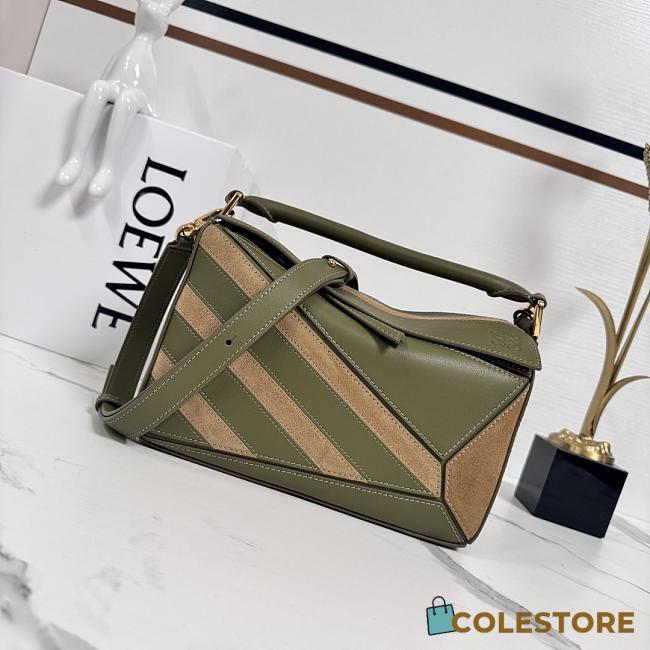 Colestore Loewe Small Puzzle Bag in Classic Calfskin and Suede Green 24x10.5x16cm - 1