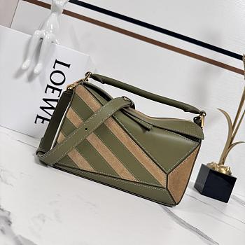 Colestore Loewe Small Puzzle Bag in Classic Calfskin and Suede Green 24x10.5x16cm