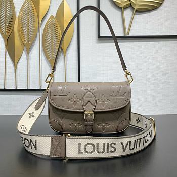 Colestore Louis Vuitton Diane Smoke Embossed Grained Cowhide Leather M15049 15 x 9 x 24cm