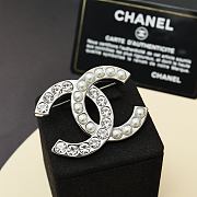 Colestore Chanel Brooch Metal, Glass Pearls & Stone Beads  Silver, Pearl White & Clear - 6