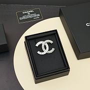 Colestore Chanel Brooch Metal, Glass Pearls & Stone Beads  Silver, Pearl White & Clear - 5