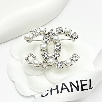 Colestore Chanel 25 Silver Crystal & Pearl Double C Brooch