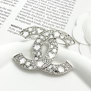 Colestore Chanel 25 White Gold Star & Pearl Double C Brooch - 3