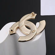 Colestore Chanel Black Letter Brooch – Classic & Elegant Design - 6