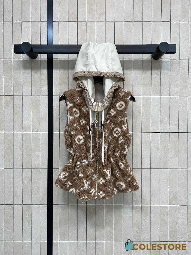 	 Colestore Louis Vuitton Monogram Vest Light Brown - 1