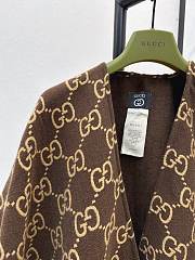 Colestore Gucci GG Wool Jacquard Cape in Brown and Beige Oversize - 3
