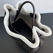 Colestore Bottega Veneta  Andiamo Large Leather Shearling Top-Handle Bag 45x22x34cm - 6
