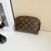 Colestore  Louis Vuitton Cosmetic Pouch PM Monogram Canvas Brown 17x12x6cm - 1