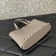Colestore Valentino Rockstud Mini Shopping Bag In Grainy Calfskin Poudre 18.5x12.5x5.5cm - 6