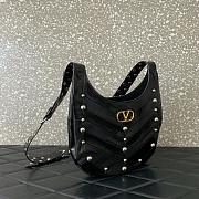 Colestore Valentino Garavani stud-embellished Vlogo shoulder bag Black 28x21.5x3cm - 4