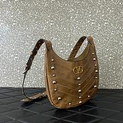 Colestore Valentino Garavani stud-embellished Vlogo shoulder bag Caramel 28x21.5x3cm - 5