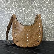 Colestore Valentino Garavani stud-embellished Vlogo shoulder bag Caramel 28x21.5x3cm - 2
