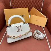 Colestore Louis Vuitton Capucines East-West Mini Bag Quartz White M14393 22 x 12 x 8cm - 1