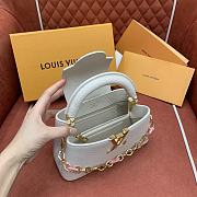 Colestore Louis Vuitton Capucines East-West Mini Bag Quartz White M14393 22 x 12 x 8cm - 3