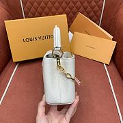 Colestore Louis Vuitton Capucines East-West Mini Bag Quartz White M14393 22 x 12 x 8cm - 2