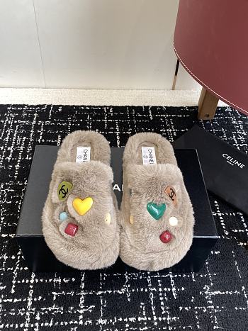 Colestore Chanel Classic Four-Season CC Furry Slippers Light Brown