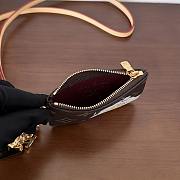 Colestore Louis Vuitton Travels With Grace Coddington Phone Holder M25919 6.5x1x12cm - 2