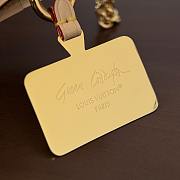 Colestore Louis Vuitton Travels With Grace Coddington Phone Holder M25919 6.5x1x12cm - 3