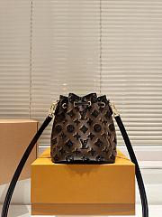 Colestore Louis Vuitton Noé BB Monogram M26284 22 x 17.5 x 13 cm - 1