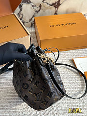 Colestore Louis Vuitton Noé BB Monogram M26284 22 x 17.5 x 13 cm - 3