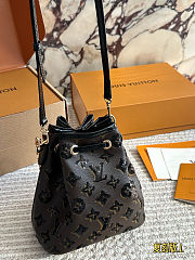 Colestore Louis Vuitton Noé BB Monogram M26284 22 x 17.5 x 13 cm - 2