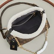 Colestore Louis Vuitton LV Ski CarryAll BB Monogram Shearling M26568 26 x 17 x 10 cm - 4