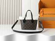 Colestore Louis Vuitton LV Ski Neverfull Bandoulière Inside Out BB Monogram Shearling M26315 26.5 x 16.5 x 11 cm - 2