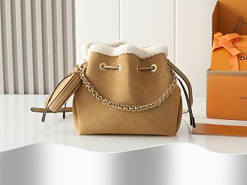 Colestore Louis Vuitton Bella Mahina Beige Suede Leather M11839 19 x 22 x 14 cm
