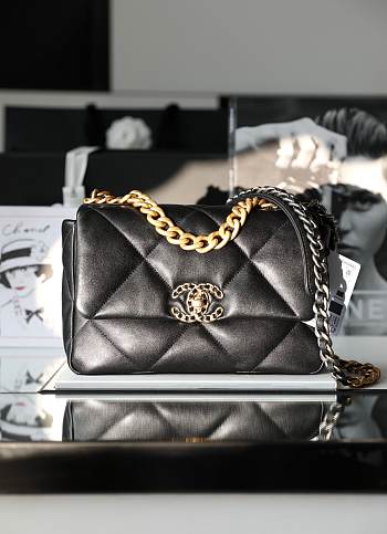 Colestore Chanel 19 Bag Shiny lambskin, Gold, Silver & Ruthenium Plated Metal Black 16x26x9cm