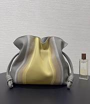 Colestore Loewe Medium Flamenco Clutch Landscape in Nappa Calfskin Sparkling Grey/Butter 30x24.5x10.5cm - 4