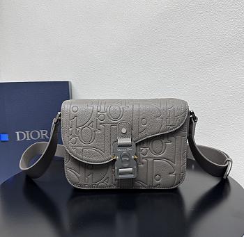 Colestore Dior Saddle Small Messenger Bag with Flap Dior Gravity Grey Leather and Grey Grained Calfskin 23 x 17.5 x 6cm
