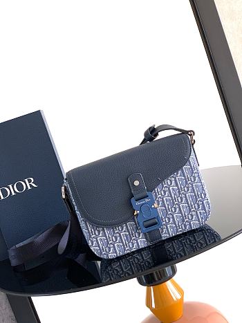 Colestore Dior Saddle Small Messenger Bag with Flap Light Blue Dior Oblique Trio Jacquard and Deep Blue Grained Calfskin 23 x 17.5 x 6cm