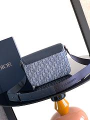 Colestore Dior Saddle Small Messenger Bag with Flap Light Blue Dior Oblique Trio Jacquard and Deep Blue Grained Calfskin 23 x 17.5 x 6cm - 6
