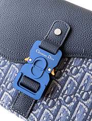 Colestore Dior Saddle Small Messenger Bag with Flap Light Blue Dior Oblique Trio Jacquard and Deep Blue Grained Calfskin 23 x 17.5 x 6cm - 3